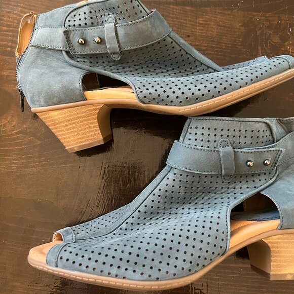 Earth Blue Suede Shoes - Picture 1 of 12